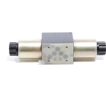 Hydraulic directional control valve  New open Box